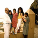 خلدون مع بناته صبا ,سنا ,جنى والمربية ميري هلين بريرة. صلالة, عمان. ١٩٨٦